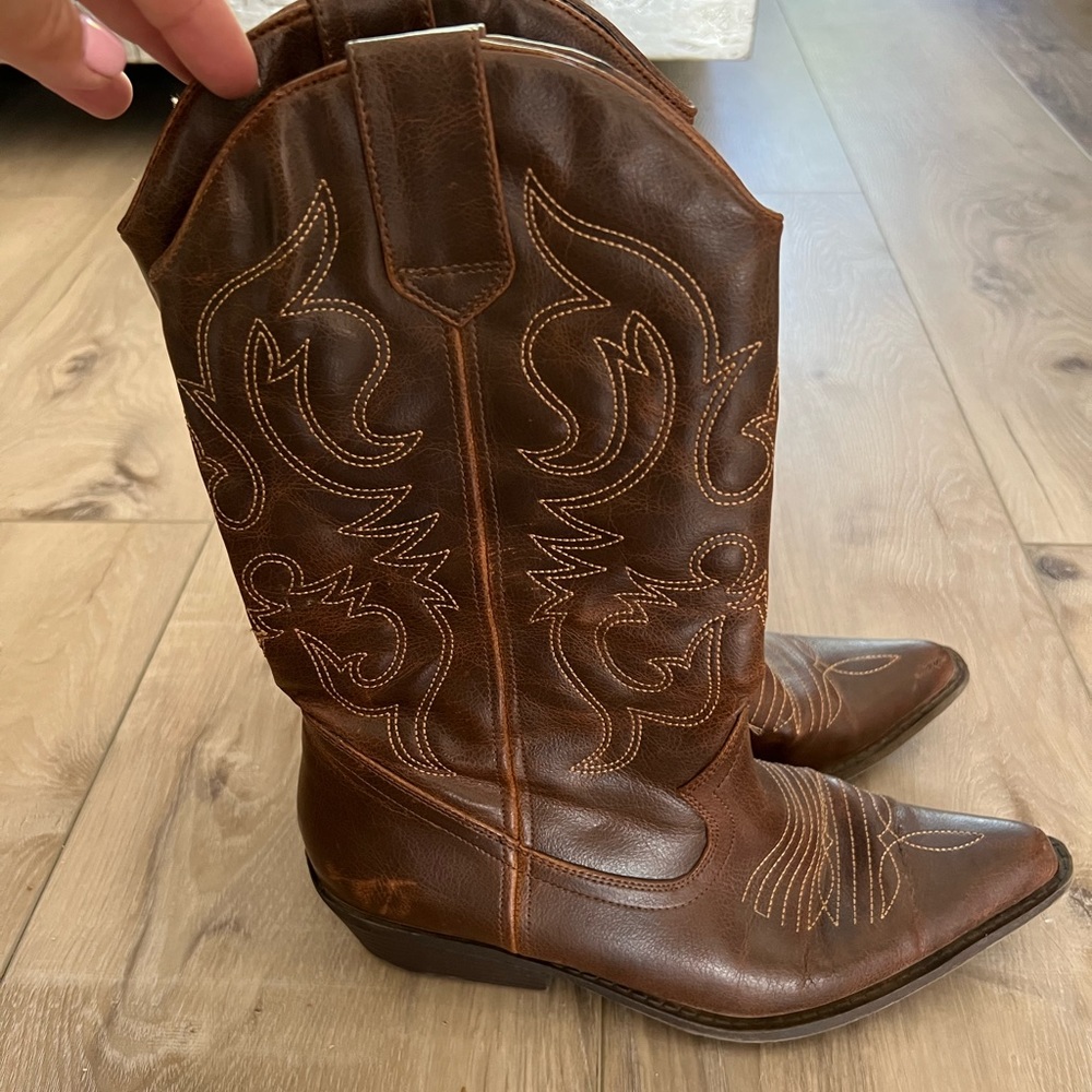 Tan / Brown Women’s Cowboy boots Size 8.5